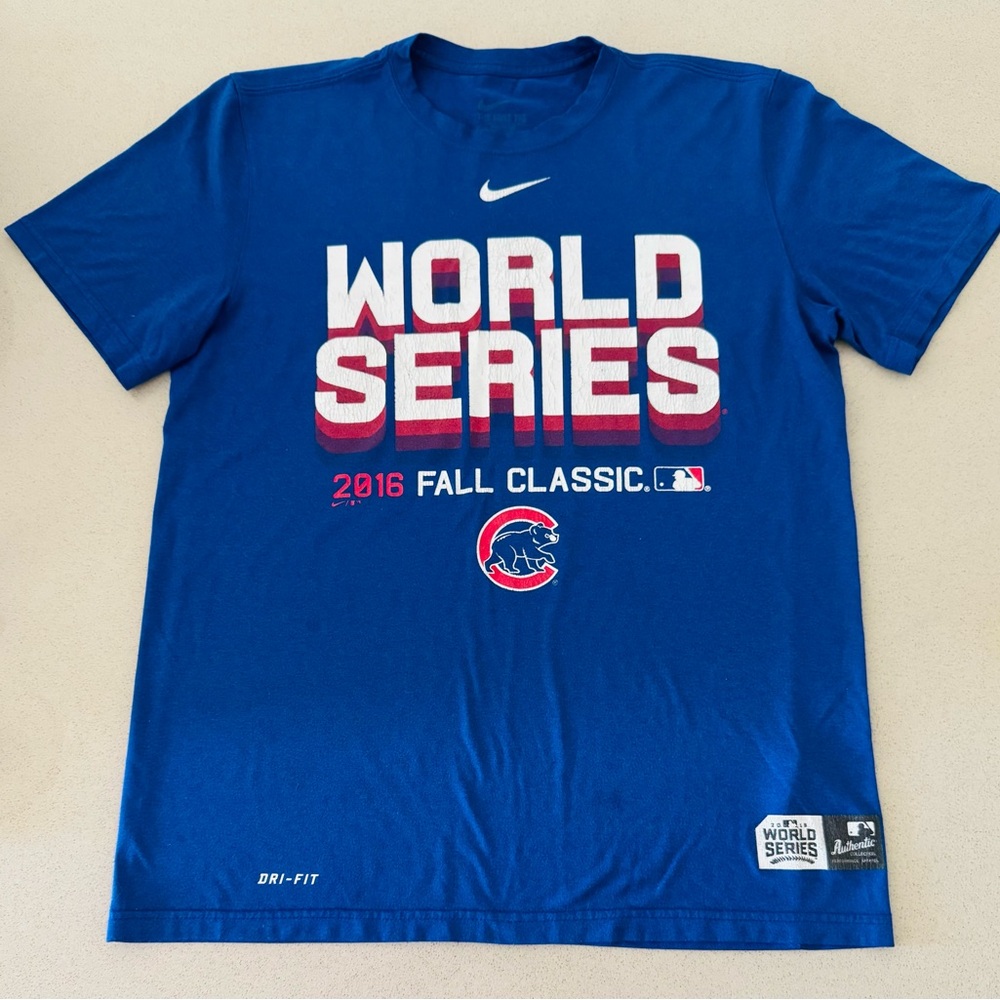 Nike men’s size M MLB Chicago Cubs t-shirt Cubby bear World Series 2016 baseball